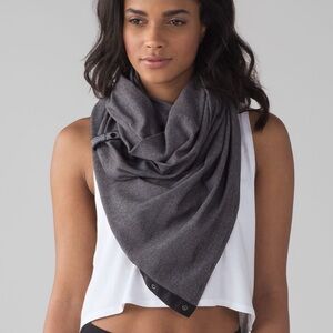 Lululemon Vinyasa customizable snap scarf/wrap